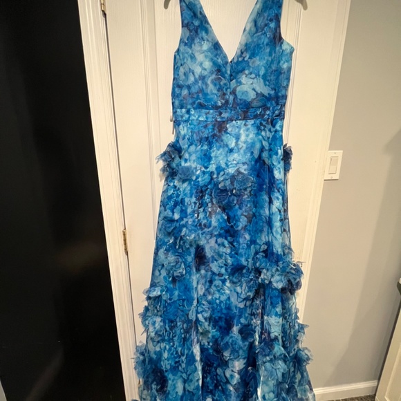 Marchesa Notte VNeck Printed Organza 3D Appliques Gown Blue Multi - Picture 7 of 9